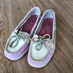 Women’s pink Sperrys